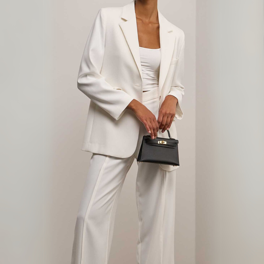 Amara | Bolso negro con detalles dorados