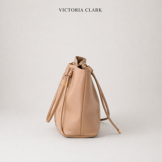 BOLSO SHOPPER ESTRUCTURADO CON DETALLE METÁLICO