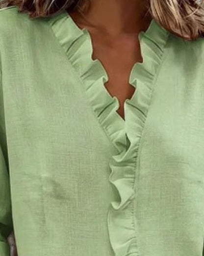 Chiara™ | Blusa con escote en V y delicados volantes