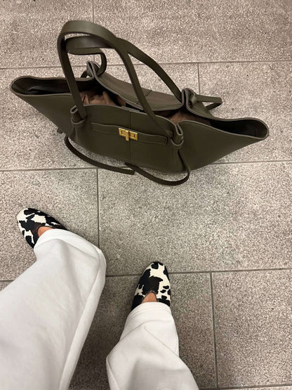 BOLSO SHOPPER ESTRUCTURADO CON DETALLE METÁLICO